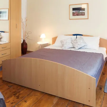 Holiday Home Papinka - Lbn344