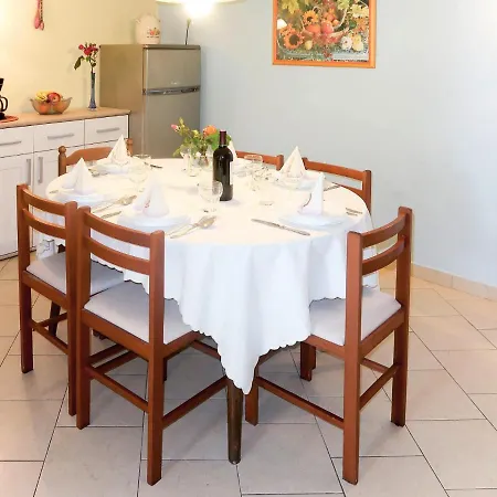 Holiday Home Papinka - Lbn344 *