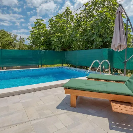 Holiday Home Papinka - Lbn344 ラビン