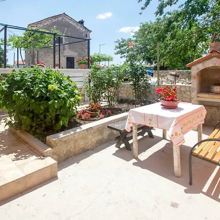 Holiday Home Papinka - Lbn344